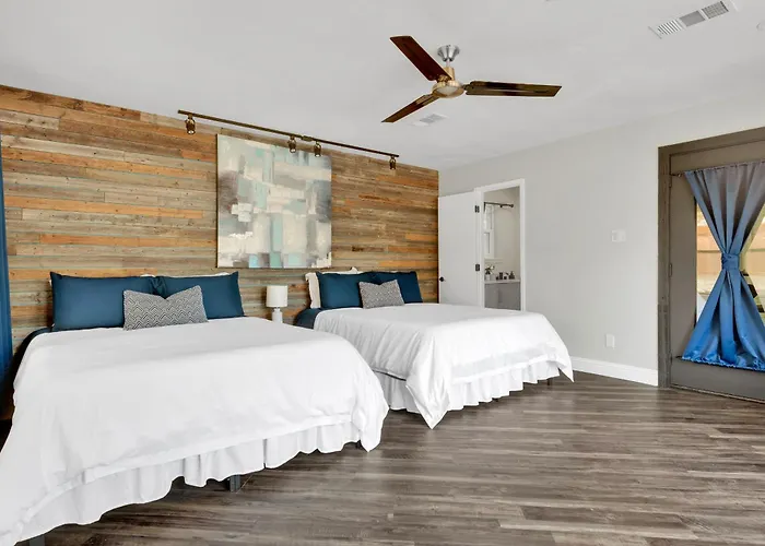 Spacious Sleeps 20 With Heated Pool Hottub By Stockyards Dfw