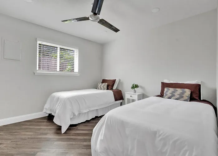Spacious Sleeps 20 With Heated Pool Hottub By Stockyards Dfw