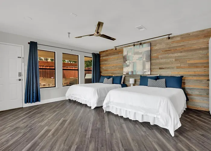 Spacious Sleeps 20 With Heated Pool Hottub By Stockyards Dfw * Fort Worth