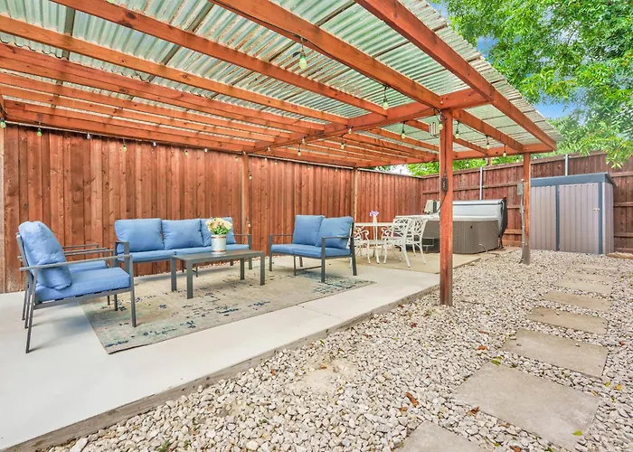 Spacious Sleeps 20 With Heated Pool Hottub By Stockyards Dfw