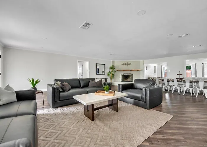 Vakantiehuis Spacious Sleeps 20 With Heated Pool Hottub By Stockyards Dfw Fort Worth