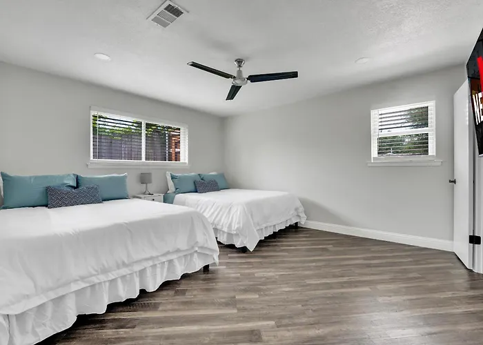 Vakantiehuis Spacious Sleeps 20 With Heated Pool Hottub By Stockyards Dfw Fort Worth