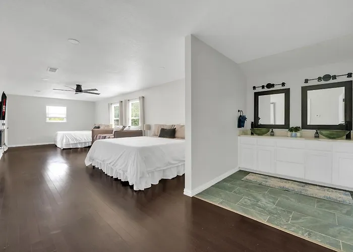 Spacious Sleeps 20 With Heated Pool Hottub By Stockyards Dfw *