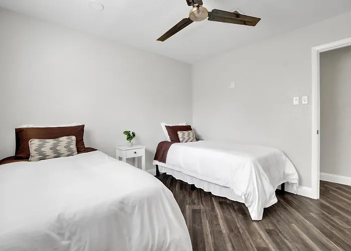 Spacious Sleeps 20 With Heated Pool Hottub By Stockyards Dfw *